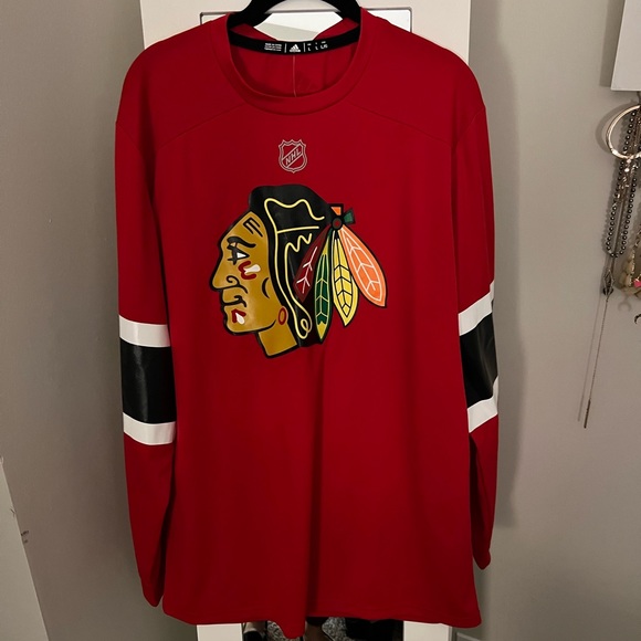 NHL Other - Mens Adidas Chicago Blackhawks Long Sleeve Top